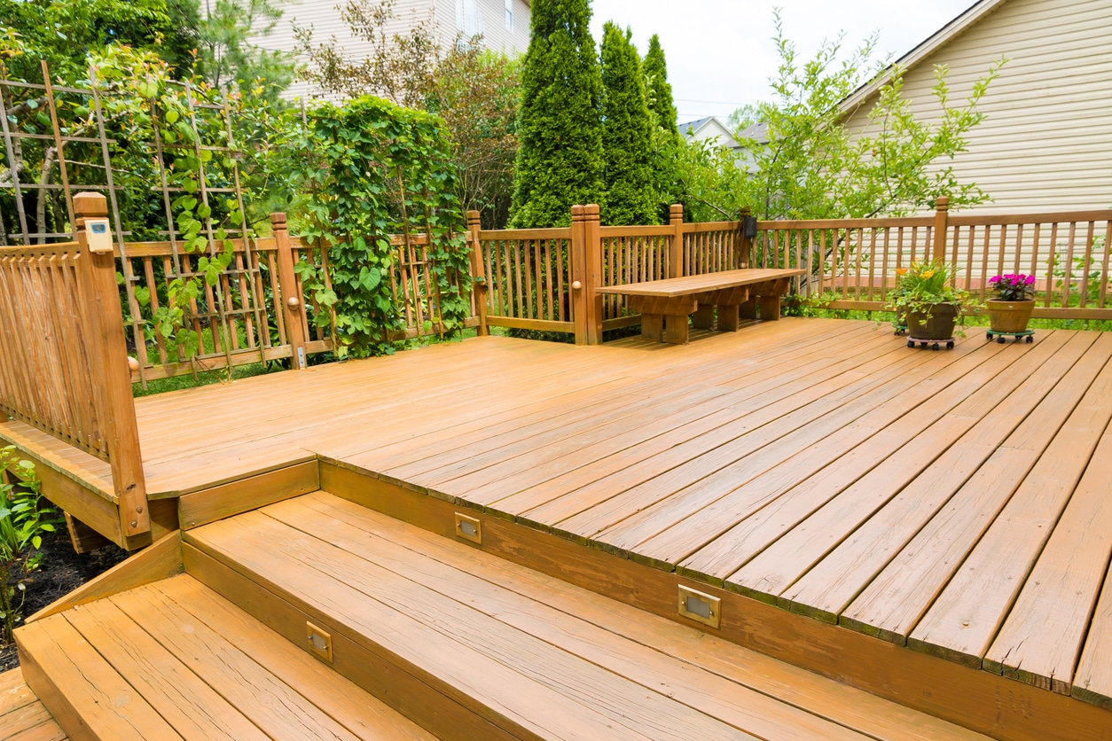 You are currently viewing Composite Decking vs Wood Decking: What Works Best in Pennsylvania?